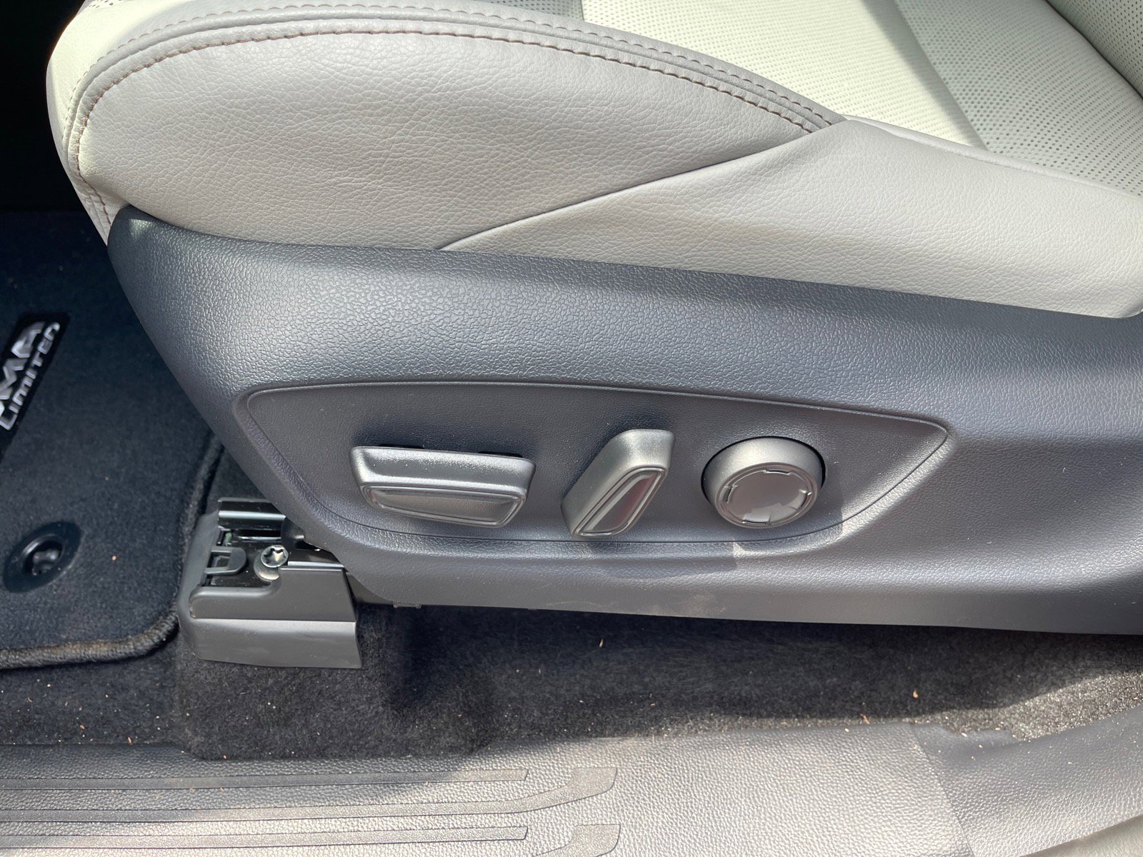 2026 Toyota Tacoma Limited - Photo 8