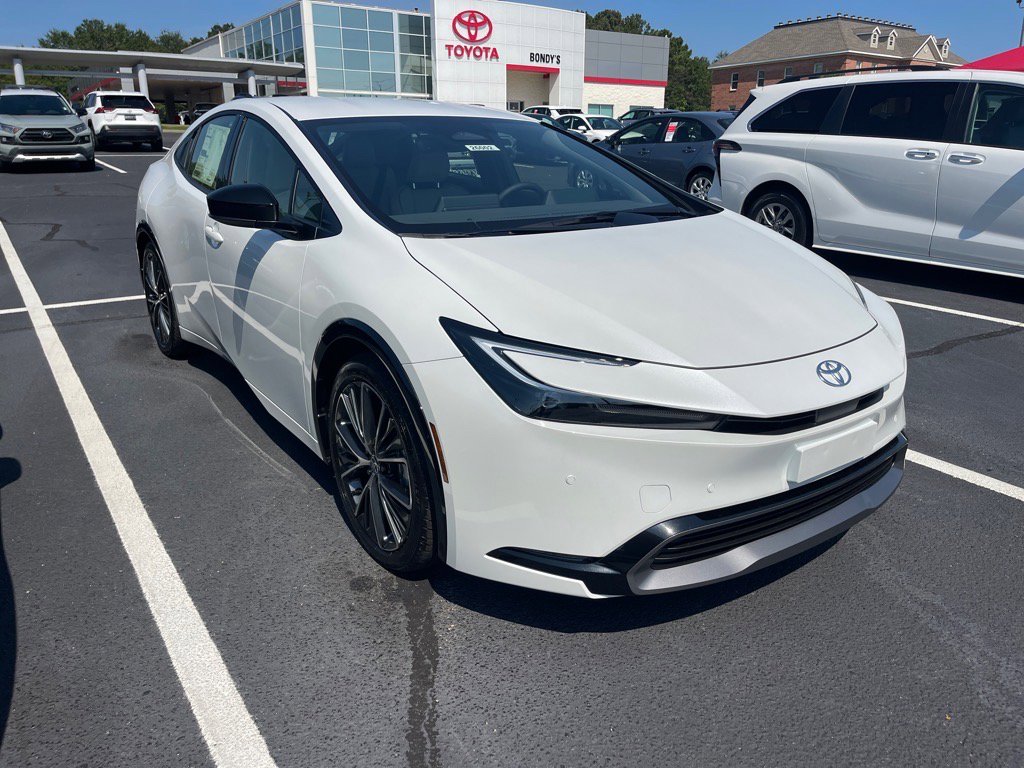 2026 Toyota Prius XLE's photo