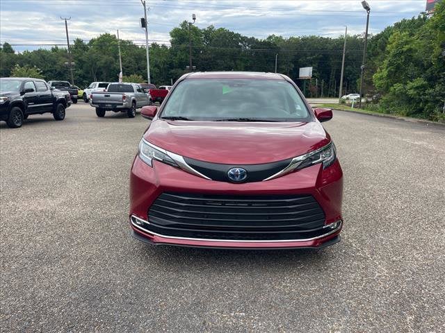 Used 2023 Toyota Sienna XLE with VIN 5TDYRKEC7PS174999 for sale in Enterprise, AL