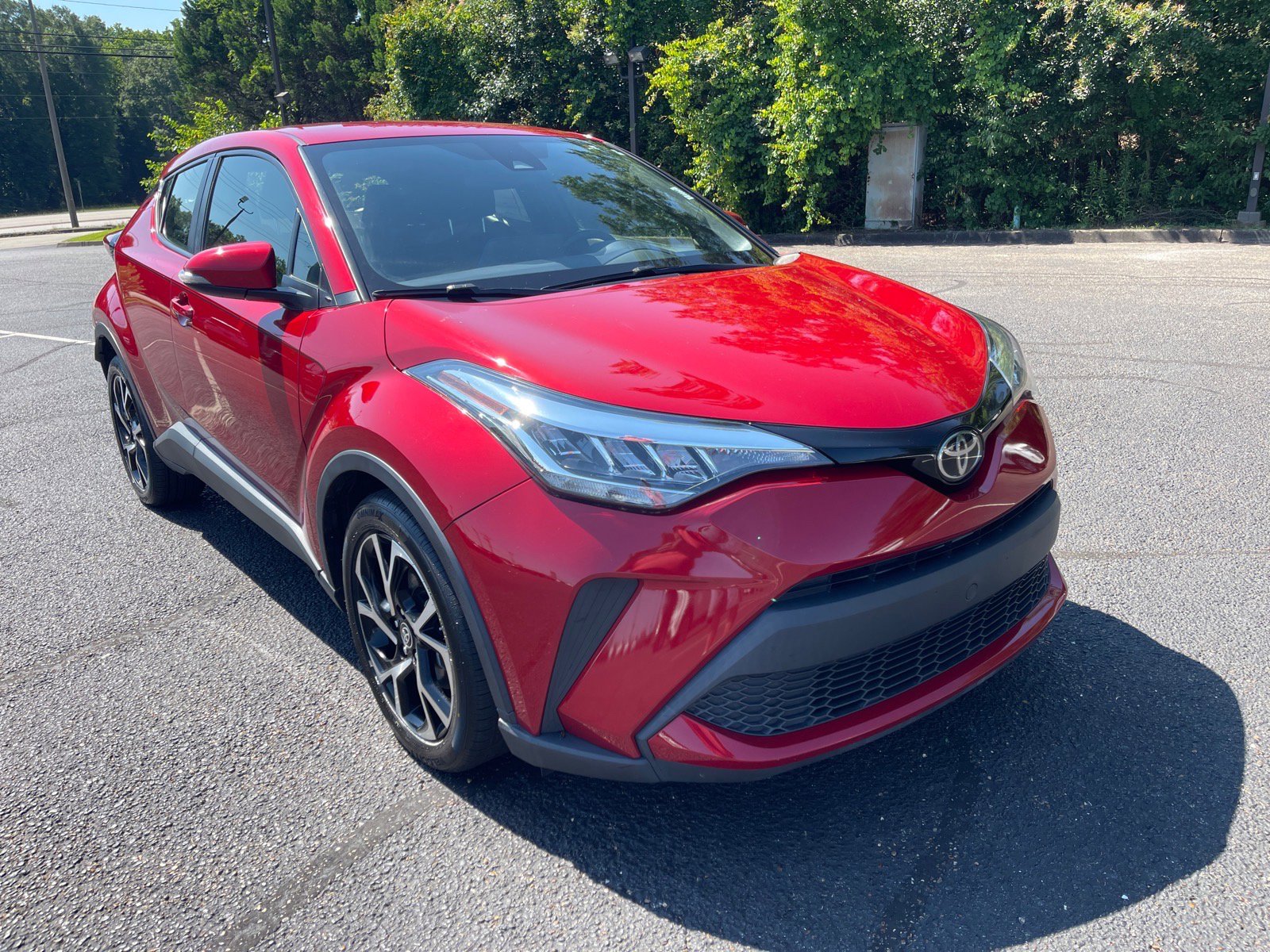 2021 Toyota C-HR XLE's photo