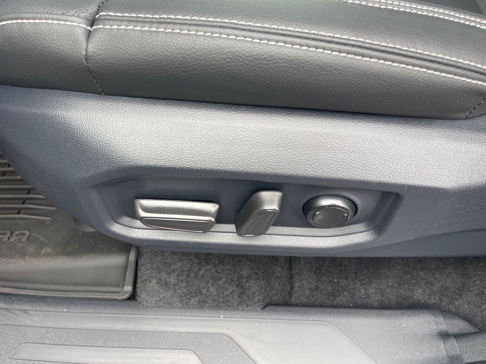 2026 Toyota Tundra Limited - Photo 8