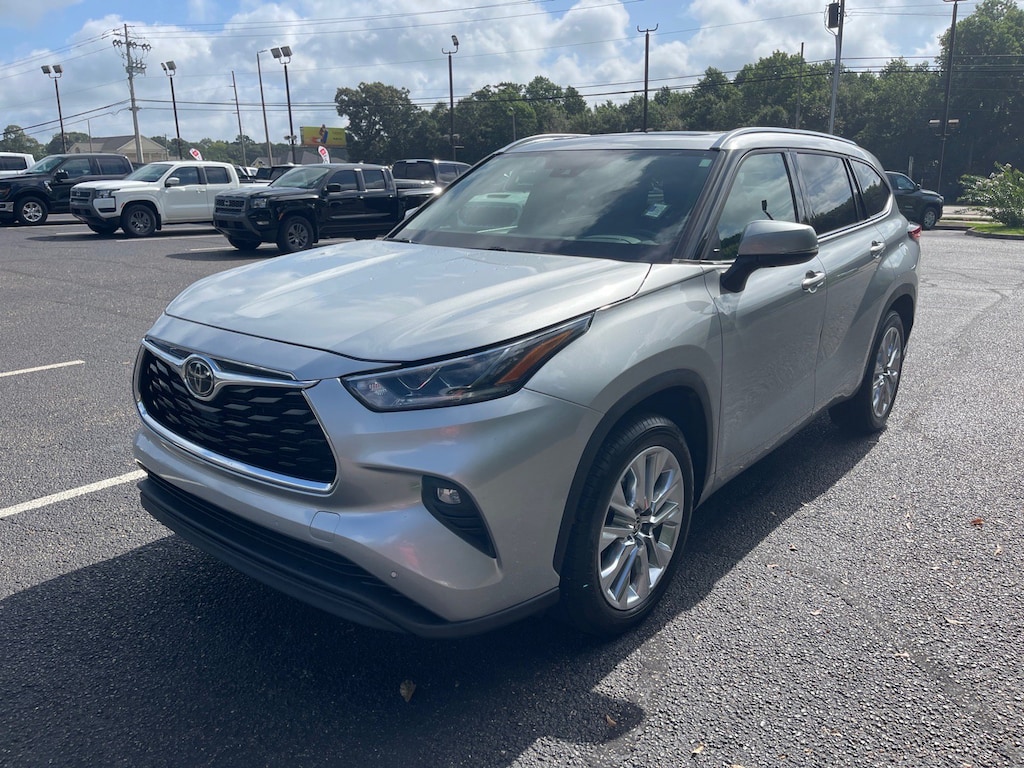 Used 2023 Toyota Highlander Limited SUV