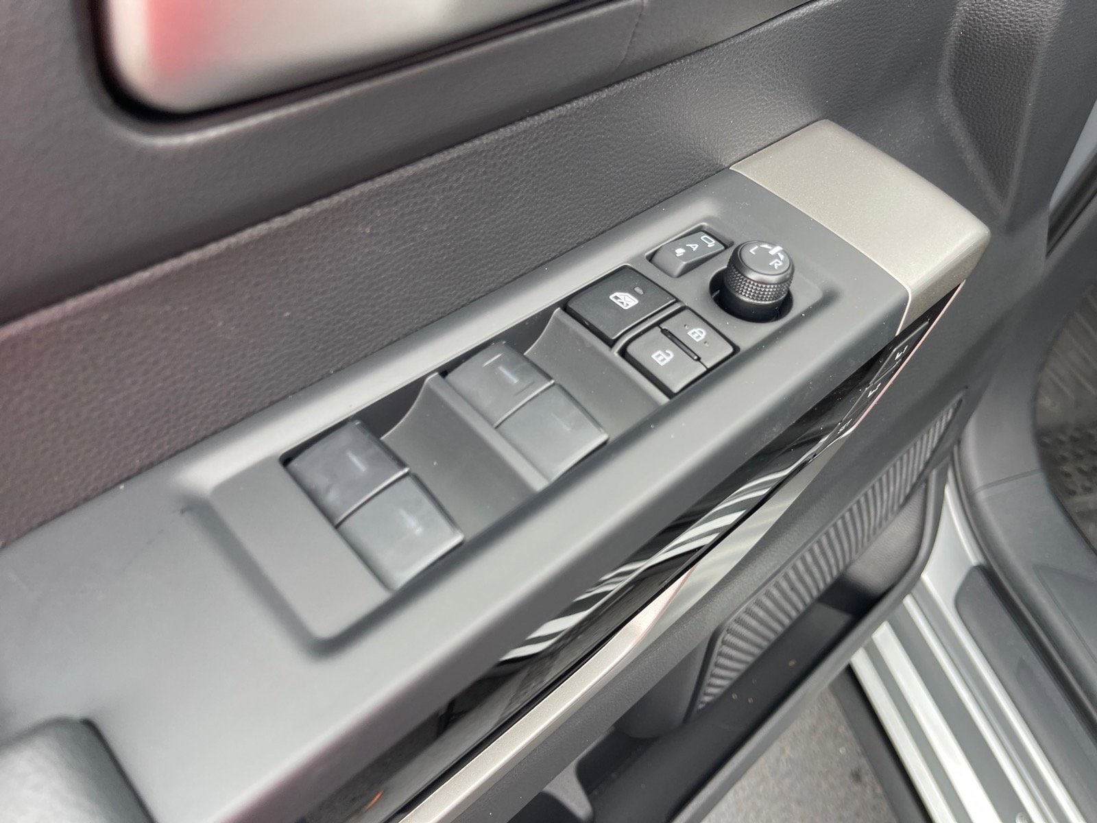 2026 Toyota Tundra Limited - Photo 7