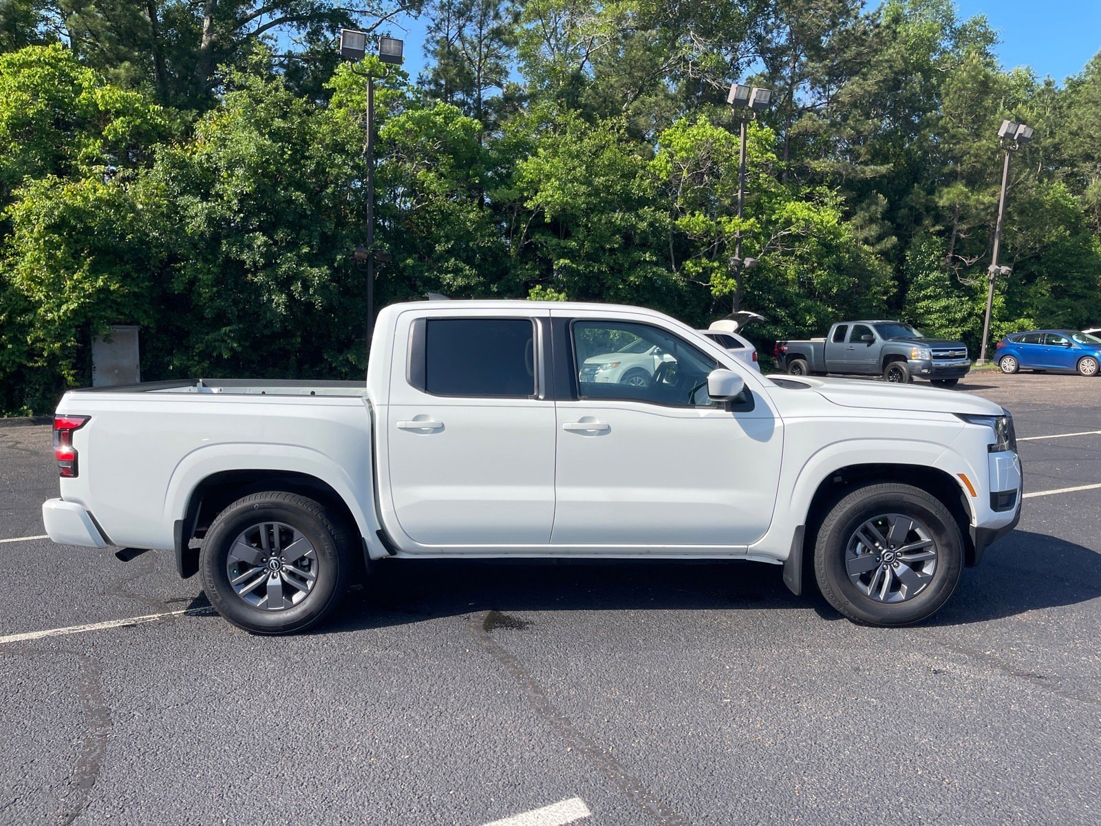 2025 Nissan Frontier SV - Photo 21