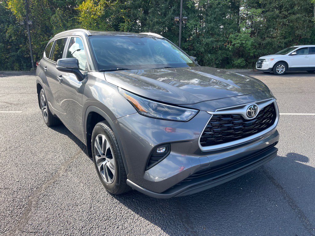 2024 Toyota Highlander XLE's photo