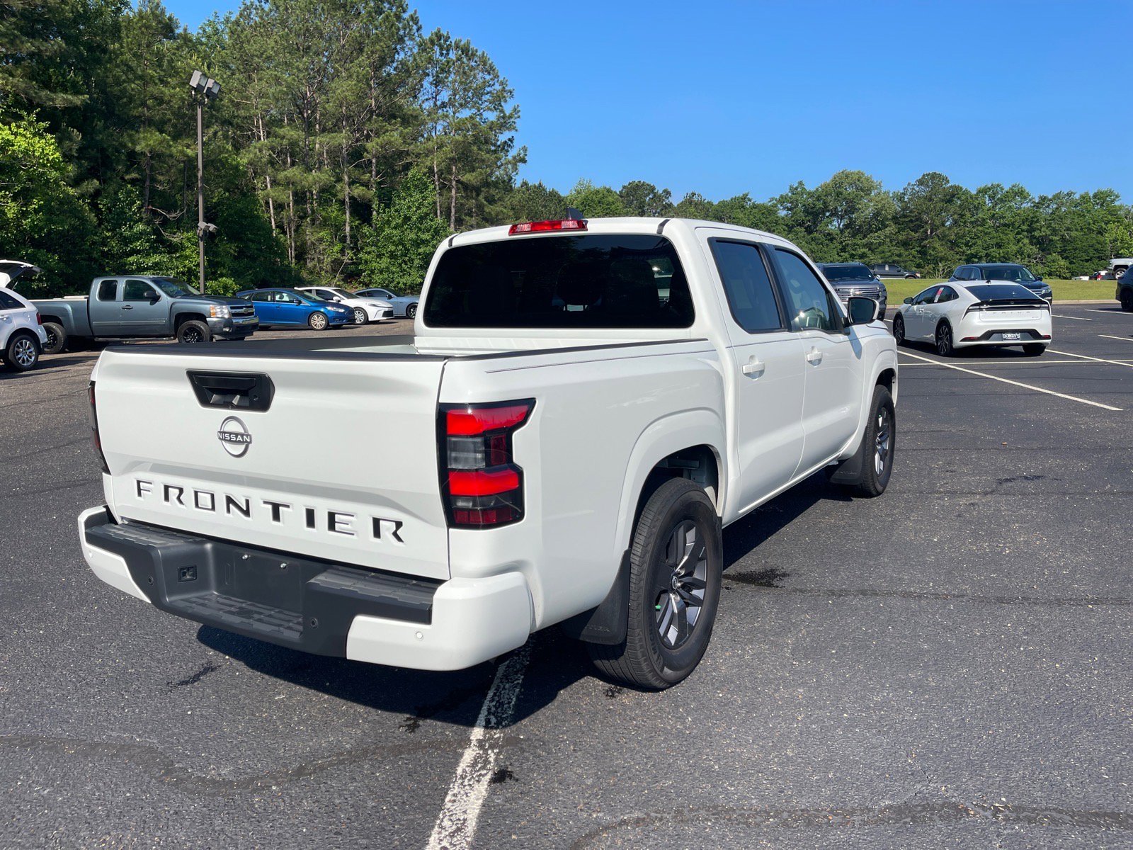 2025 Nissan Frontier SV - Photo 17