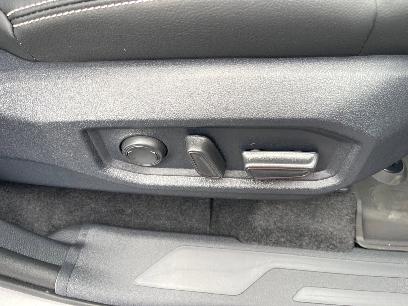 2026 Toyota Tundra Limited - Photo 16