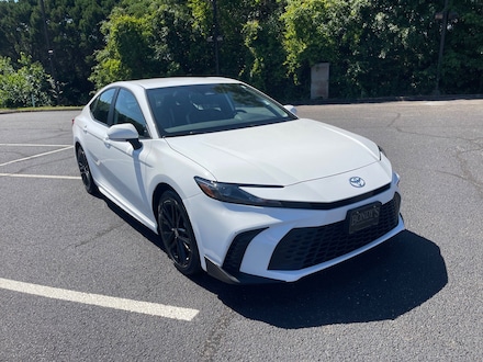 2025 Toyota Camry SE Sedan