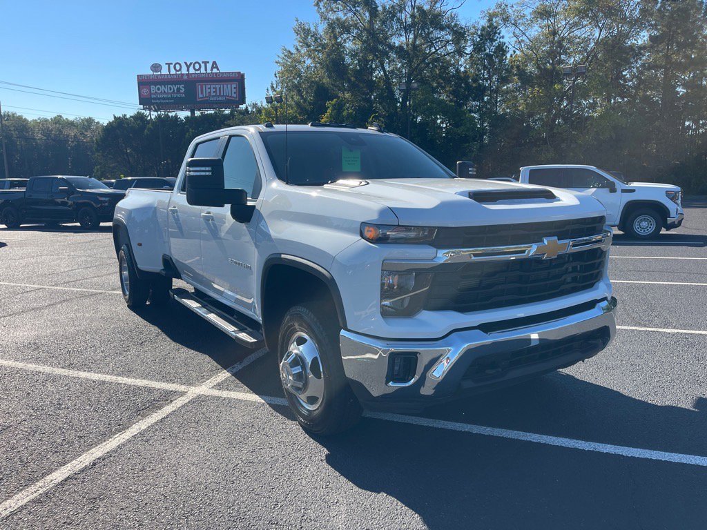 2024 Chevrolet Silverado 3500HD LT's photo