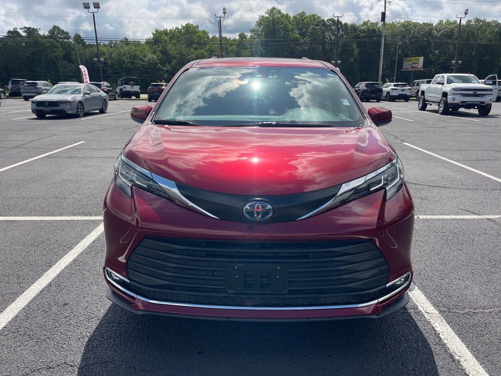 Used 2023 Toyota Sienna XLE with VIN 5TDYRKECXPS159607 for sale in Enterprise, AL
