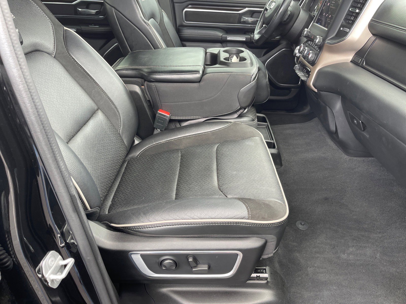 2022 RAM Ram 1500 Pickup Laramie - Photo 19