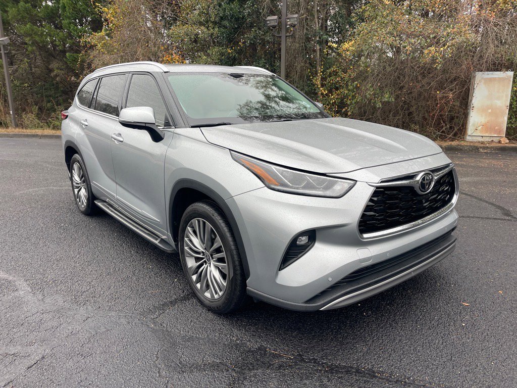 2022 Toyota Highlander Platinum's photo