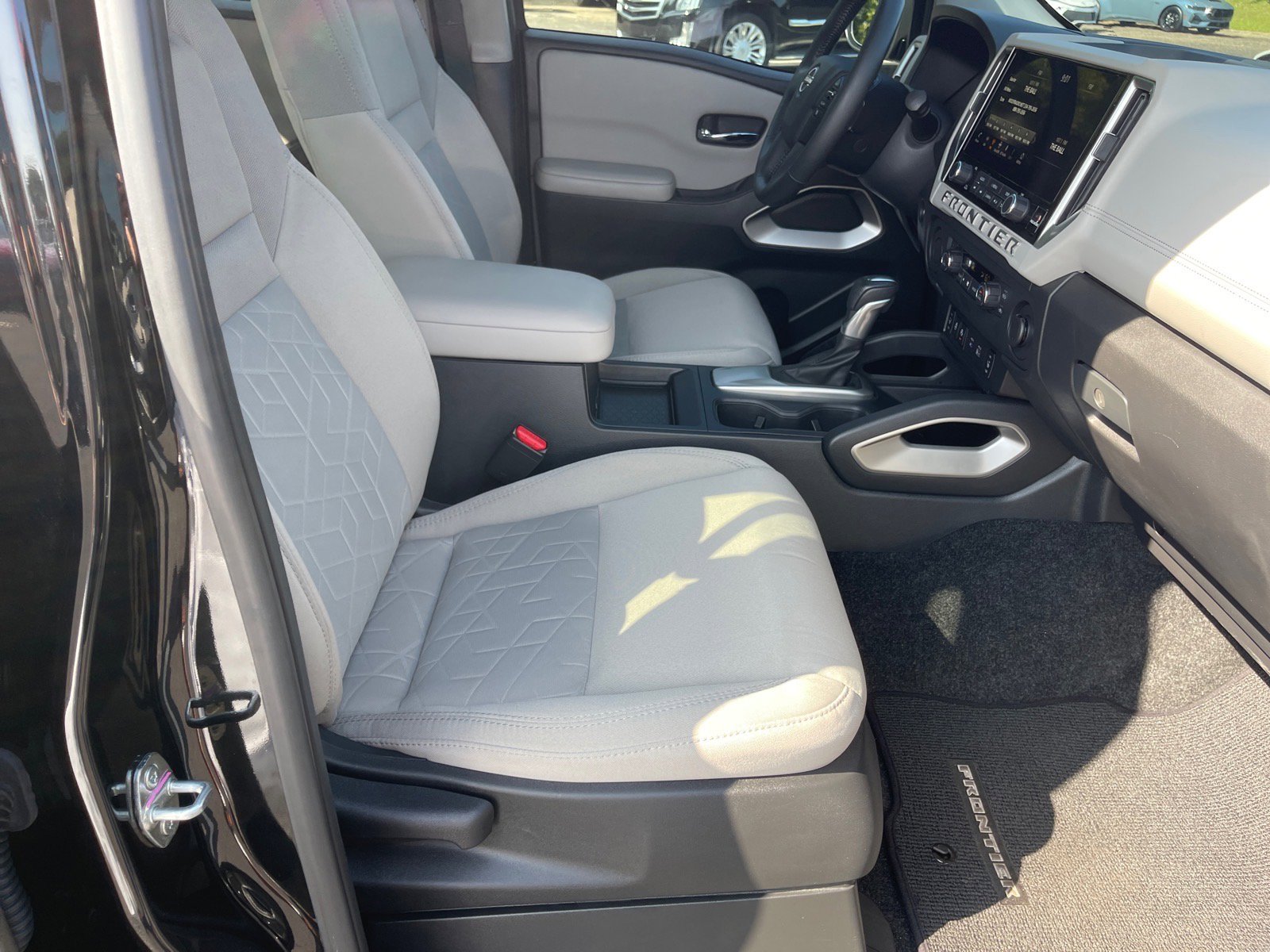 2025 Nissan Frontier SV - Photo 19