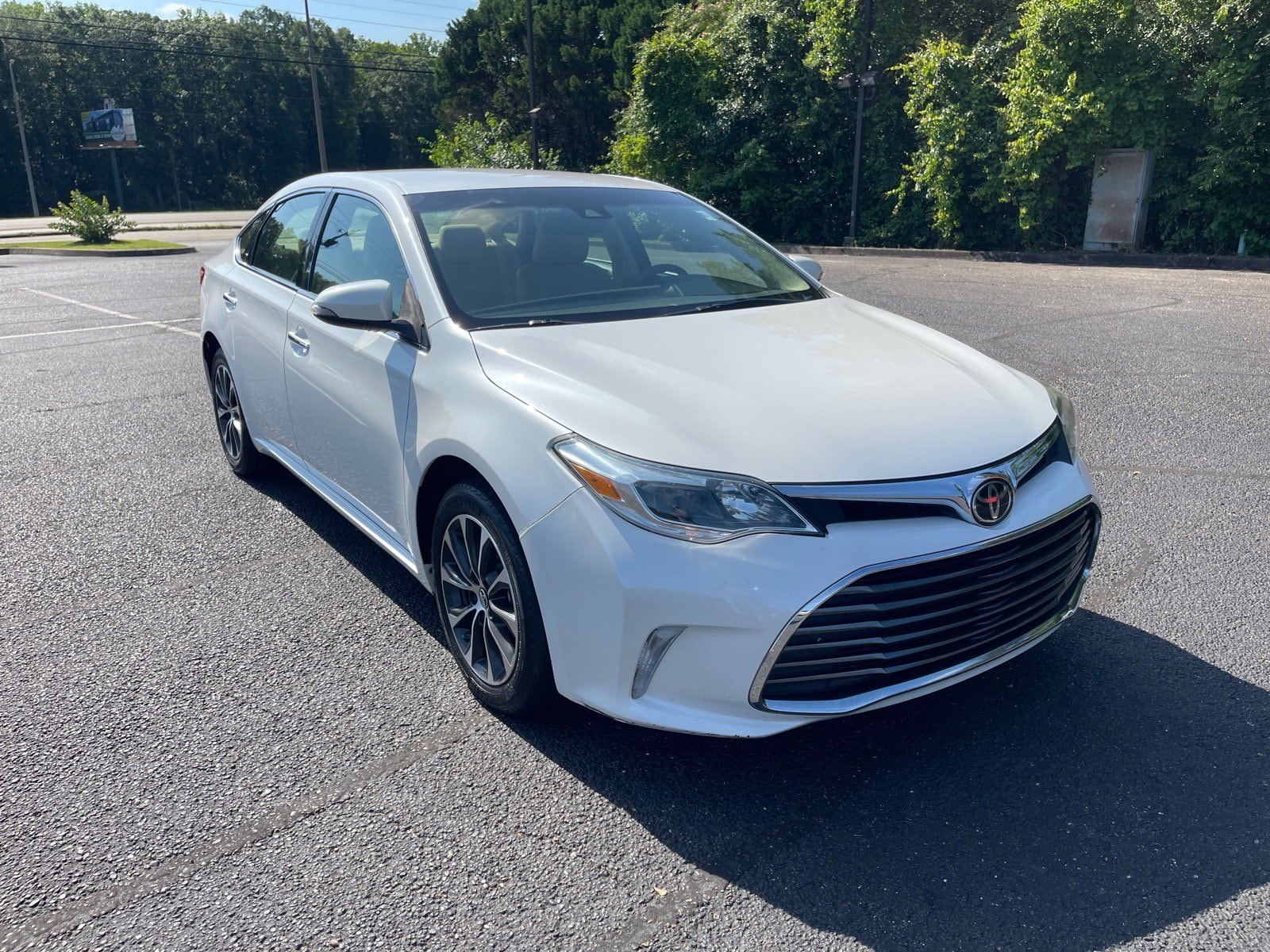 2017 Toyota Avalon XLE's photo