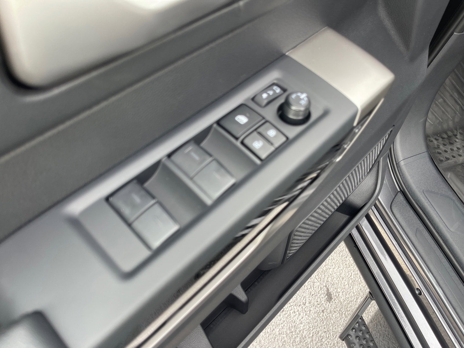 2026 Toyota Tundra Limited - Photo 6