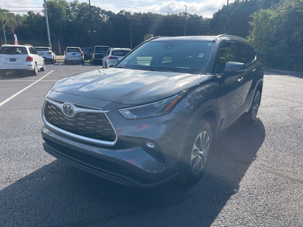 Used 2024 Toyota Highlander XLE SUV