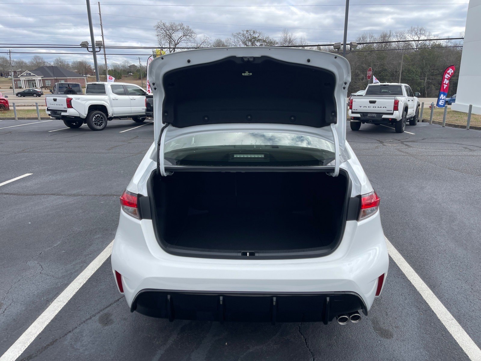 2026 Toyota Corolla SE - Photo 14