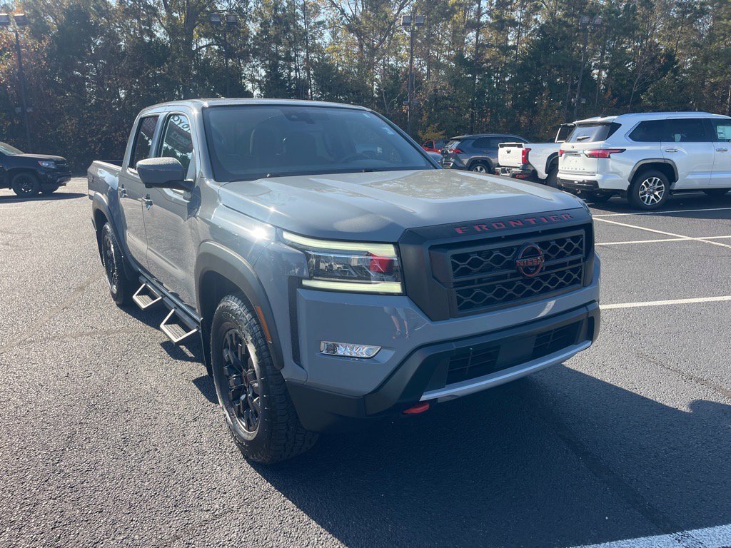 2023 Nissan Frontier PRO-X's photo