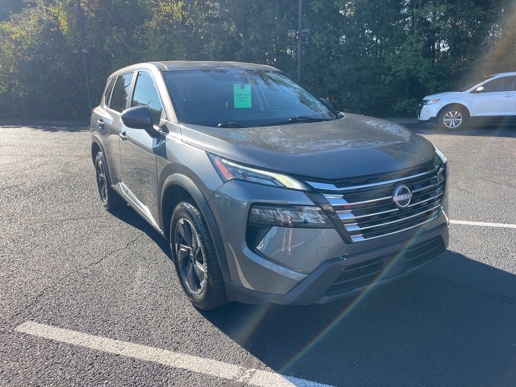 2024 Nissan Rogue SV's photo