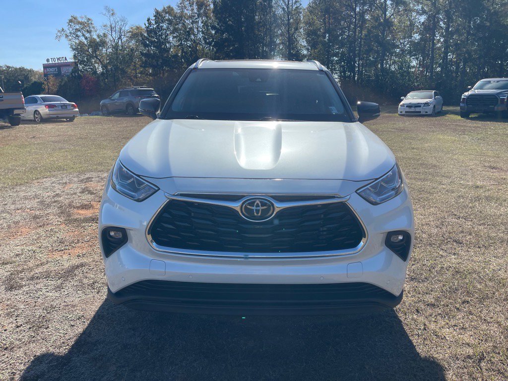 2024 Toyota Highlander Limited photo 2