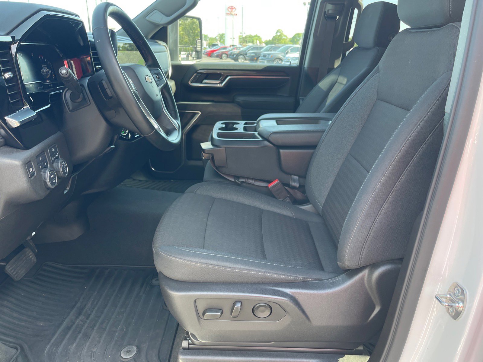 2025 Chevrolet Silverado 2500HD LT - Photo 10