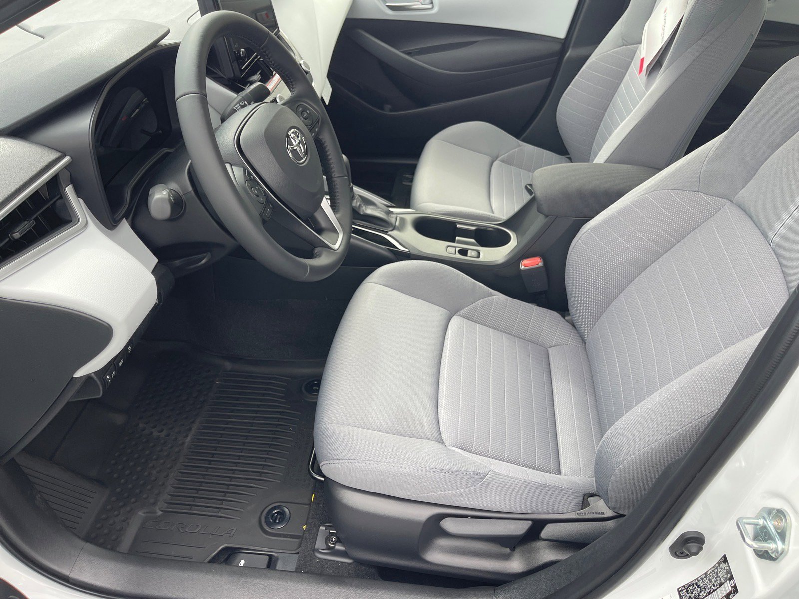 2026 Toyota Corolla SE - Photo 9