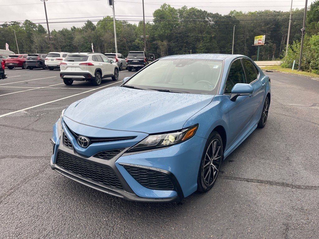 Used 2023 Toyota Camry SE Sedan
