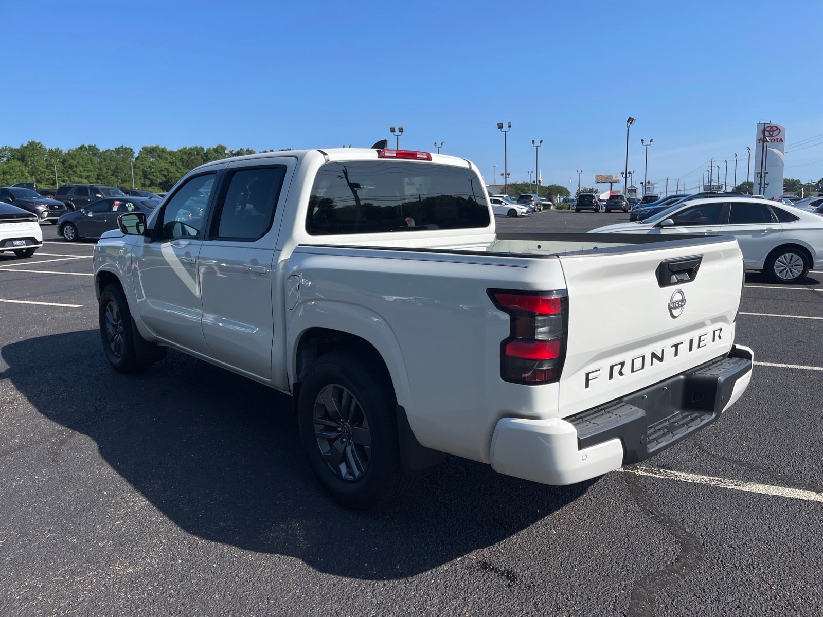 2025 Nissan Frontier SV - Photo 14