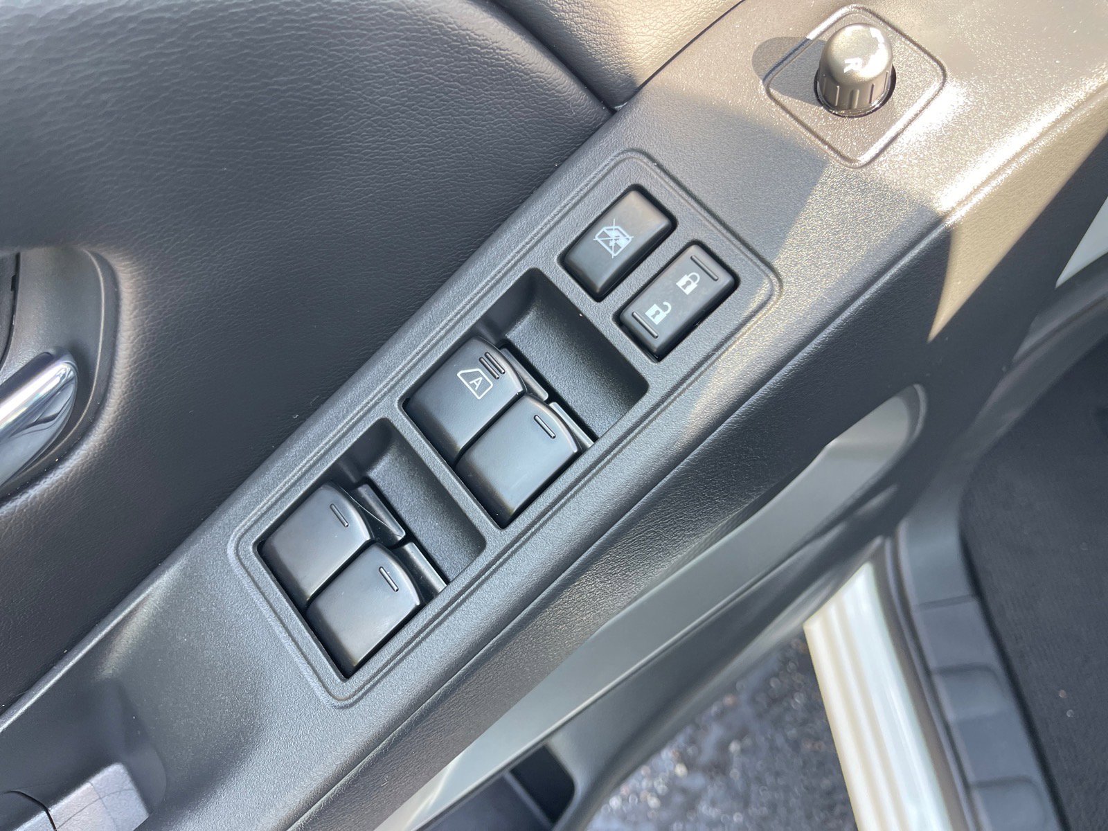 2025 Nissan Frontier SV - Photo 8