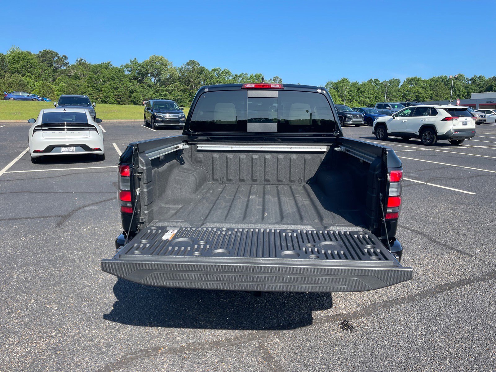 2025 Nissan Frontier SV - Photo 16