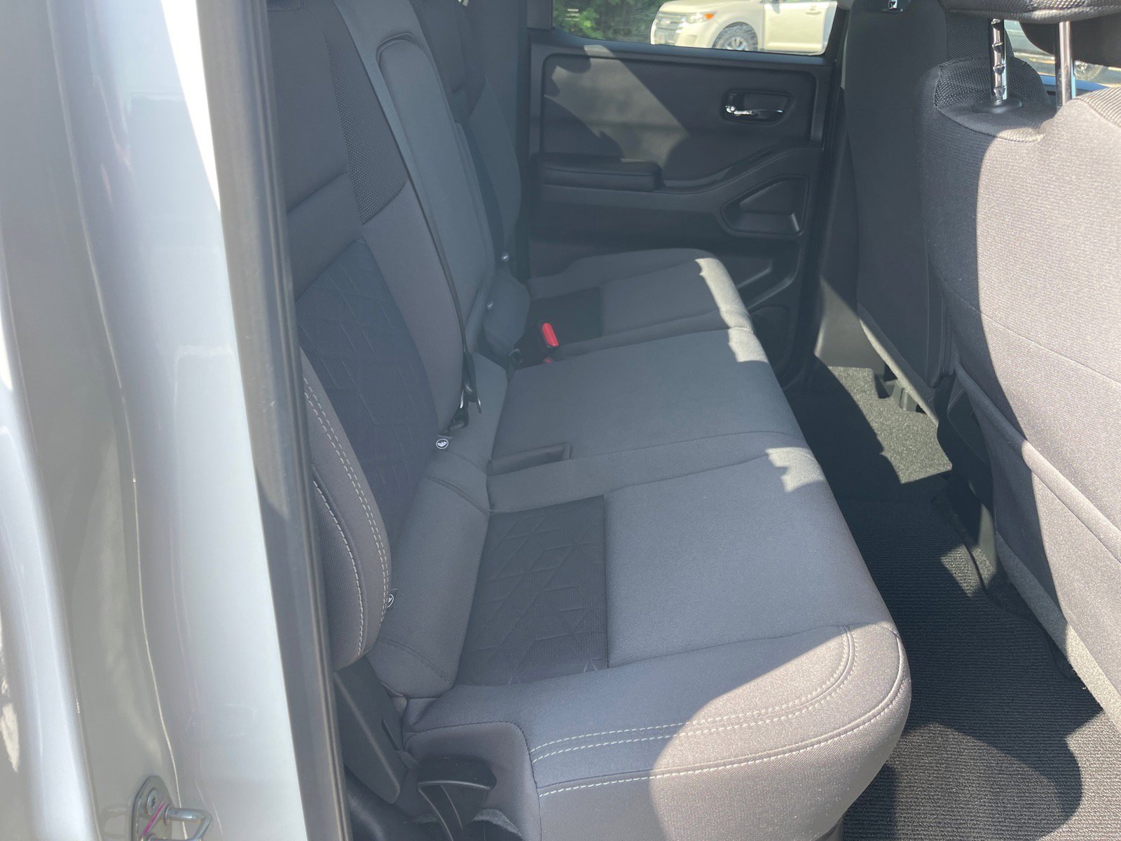 2025 Nissan Frontier SV - Photo 18