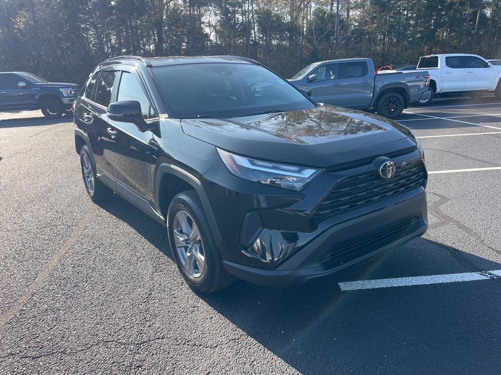 2024 Toyota RAV4 XLE's photo