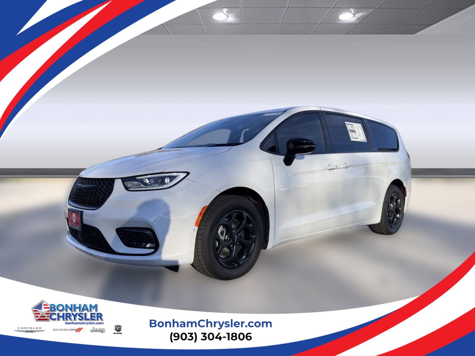 2024 Chrysler Pacifica PHEV Select's photo