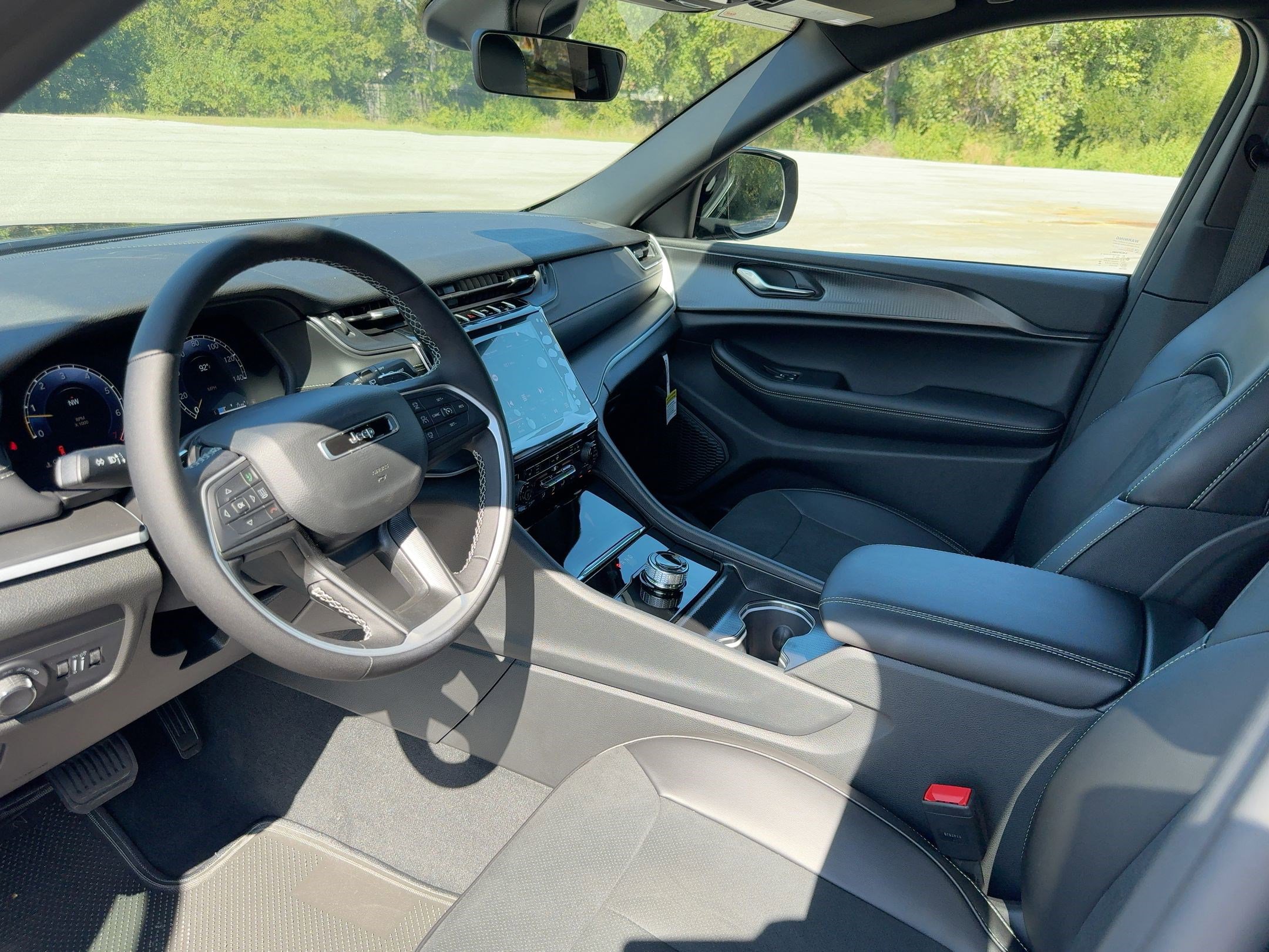 2025 Jeep Grand Cherokee Altitude photo 4