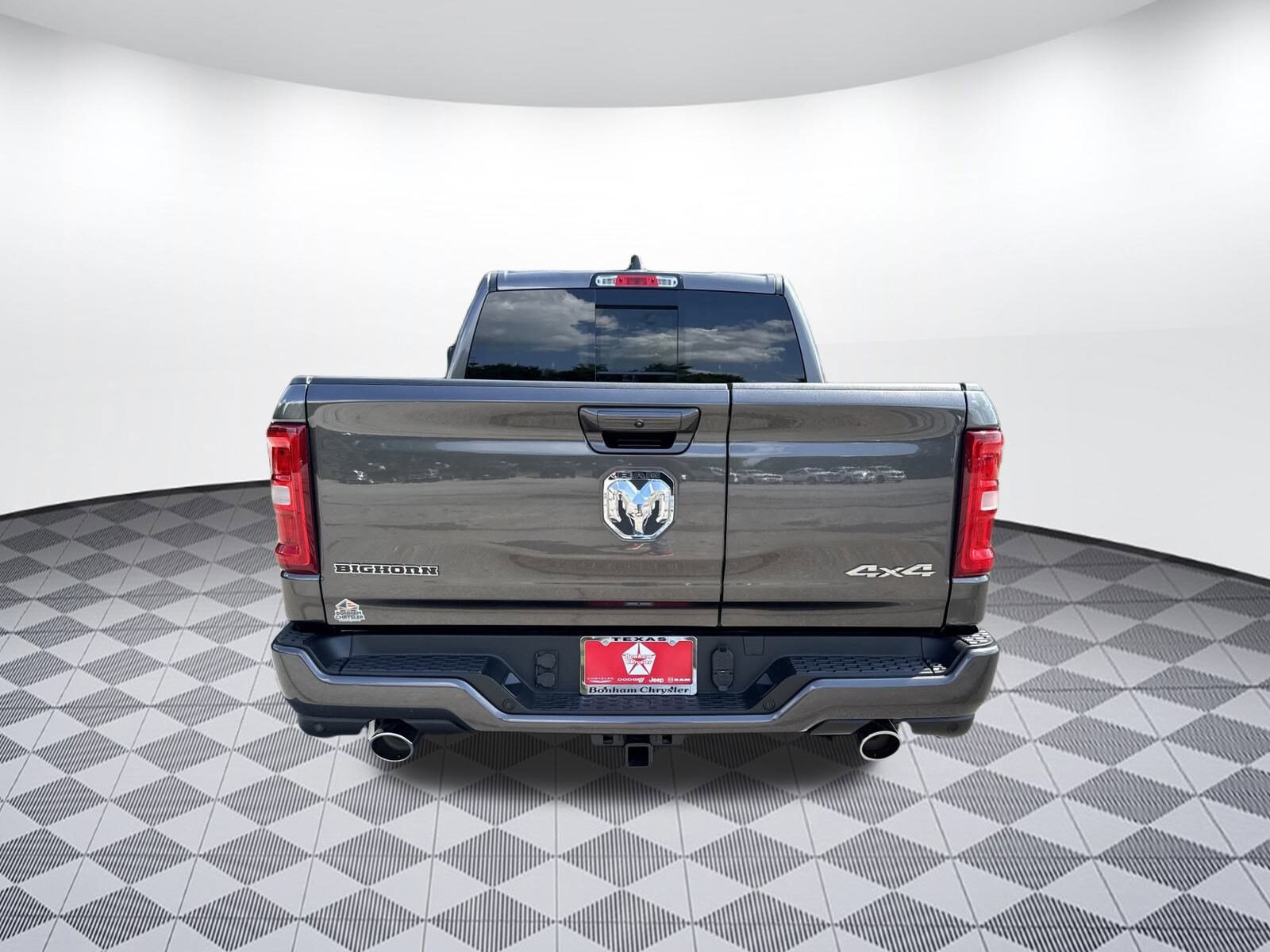 2025 Toyota RAV4 LE photo 4