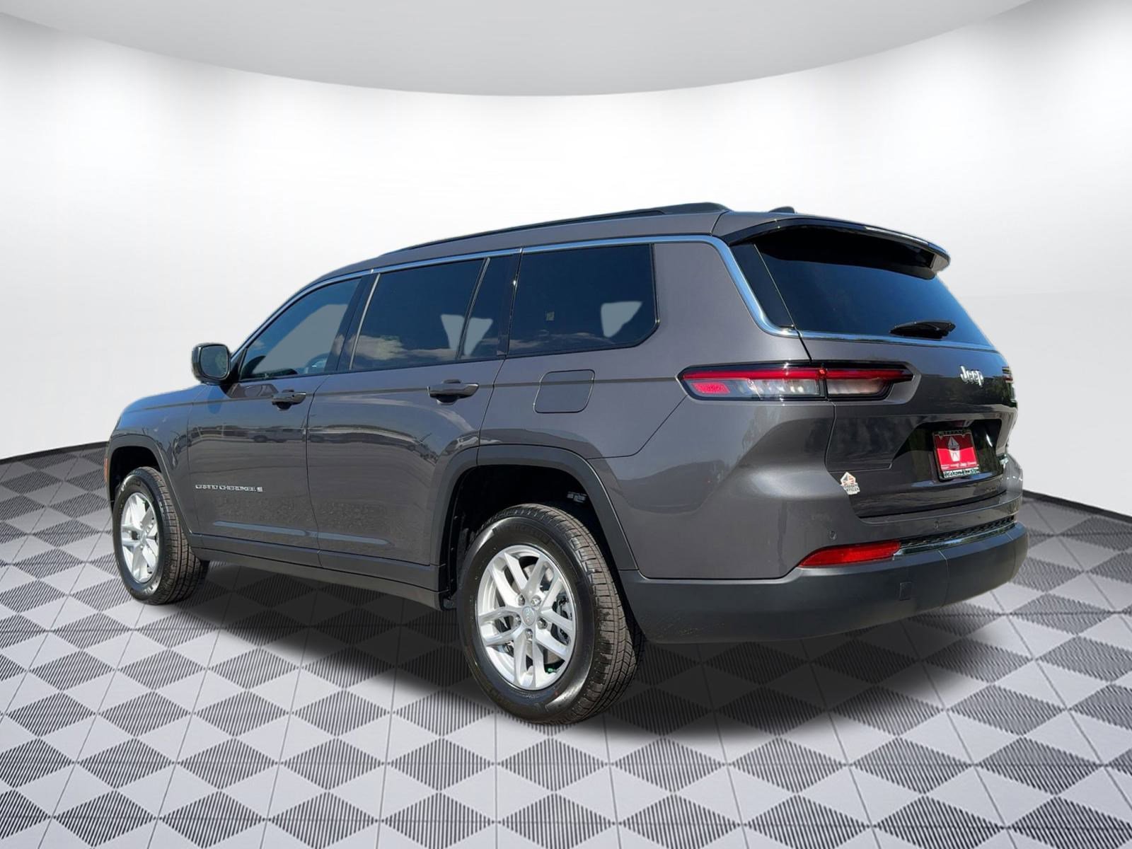 2025 Jeep Grand Cherokee Laredo photo 3