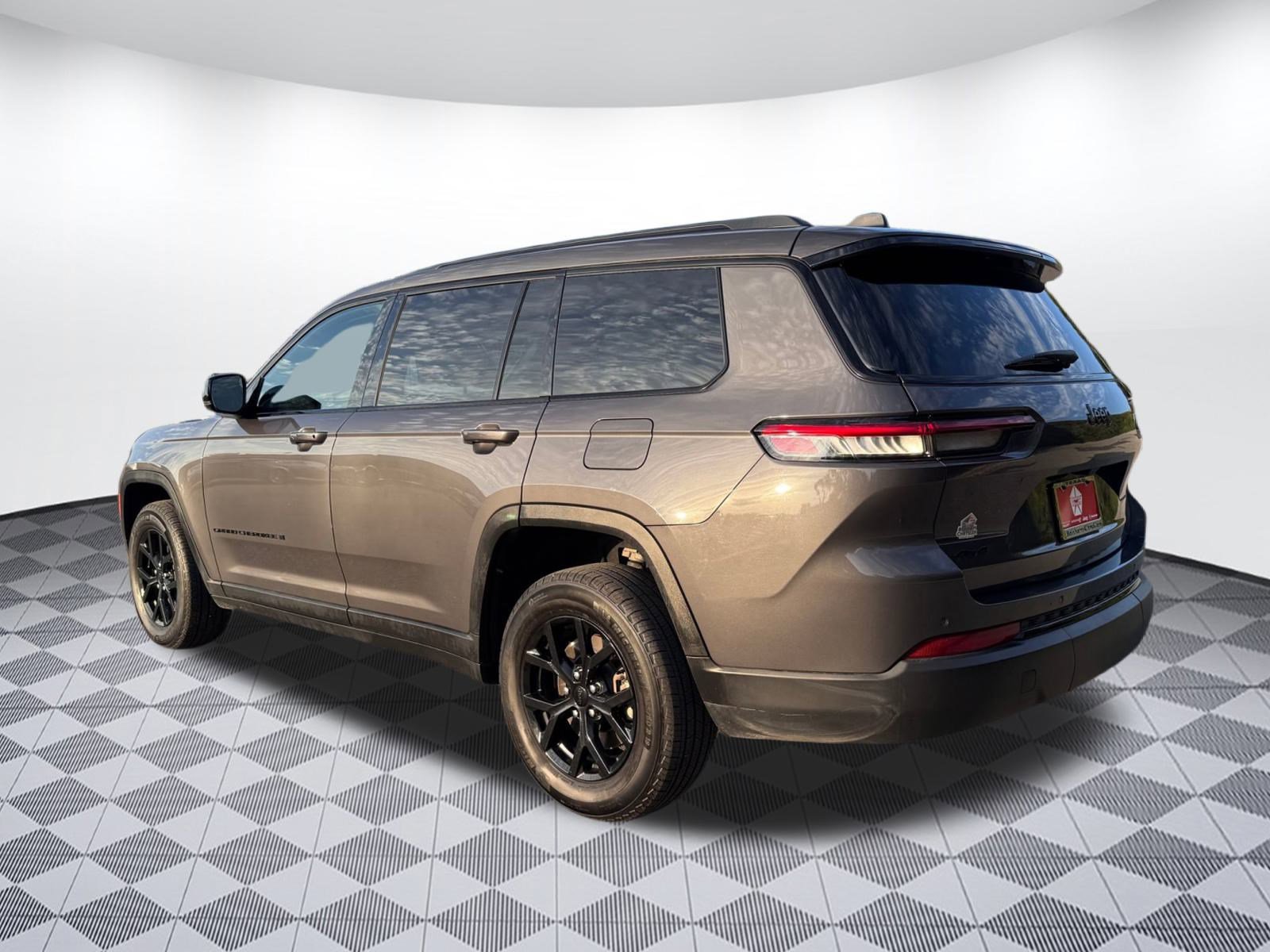 2024 Jeep Grand Cherokee Altitude photo 3