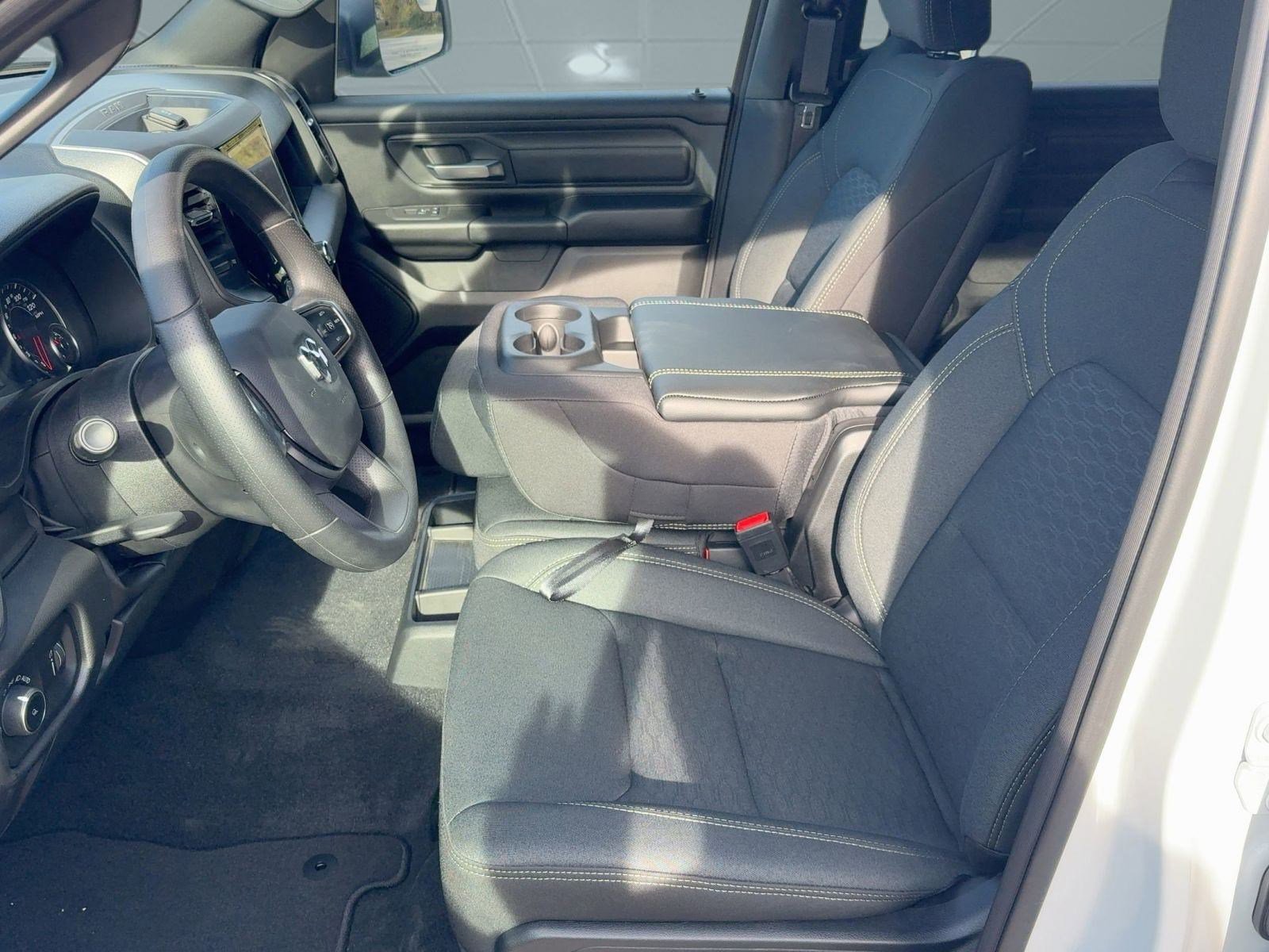 2025 Ram 1500 Tradesman photo 4