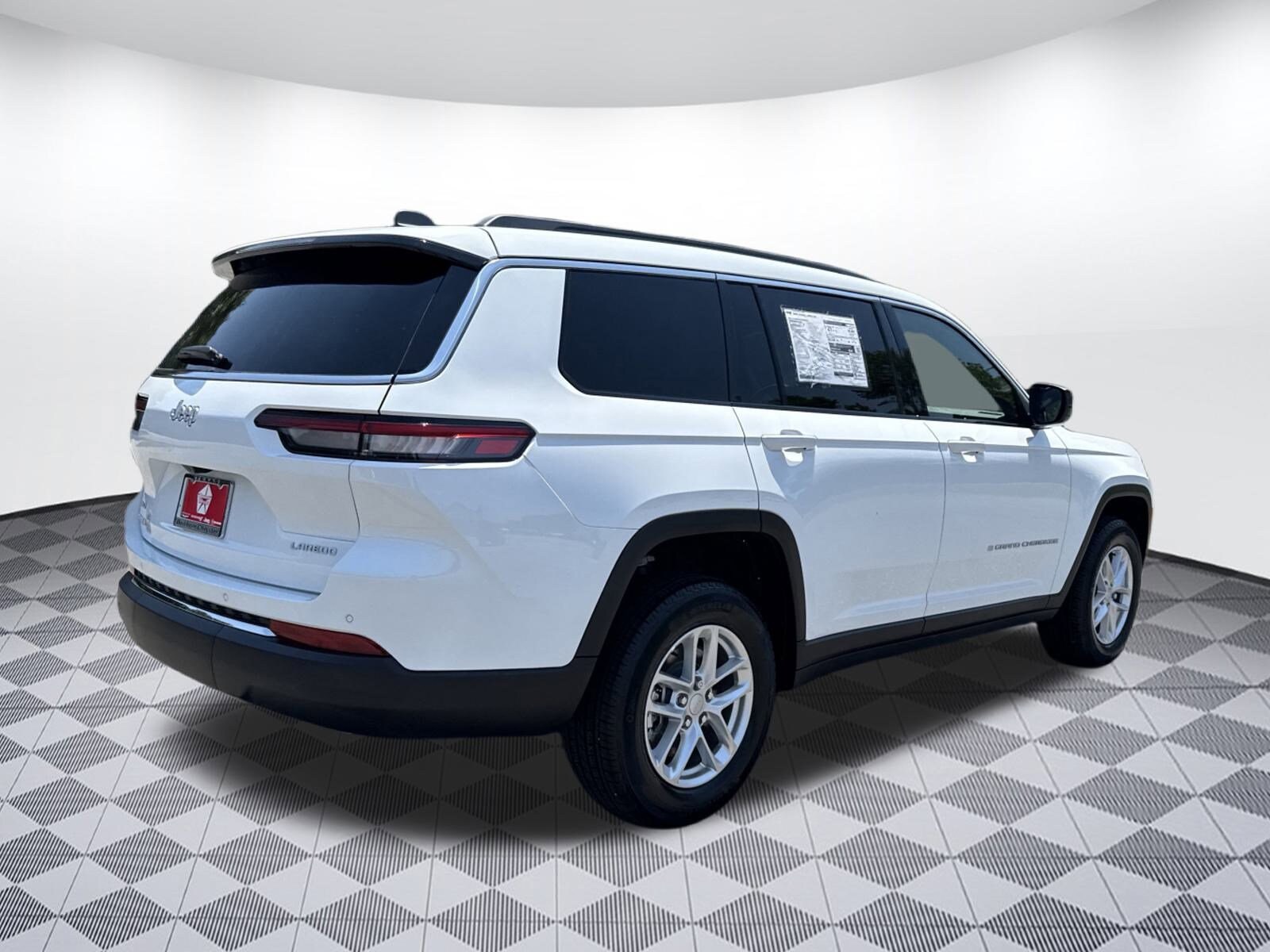 2025 Jeep Grand Cherokee Laredo photo 2