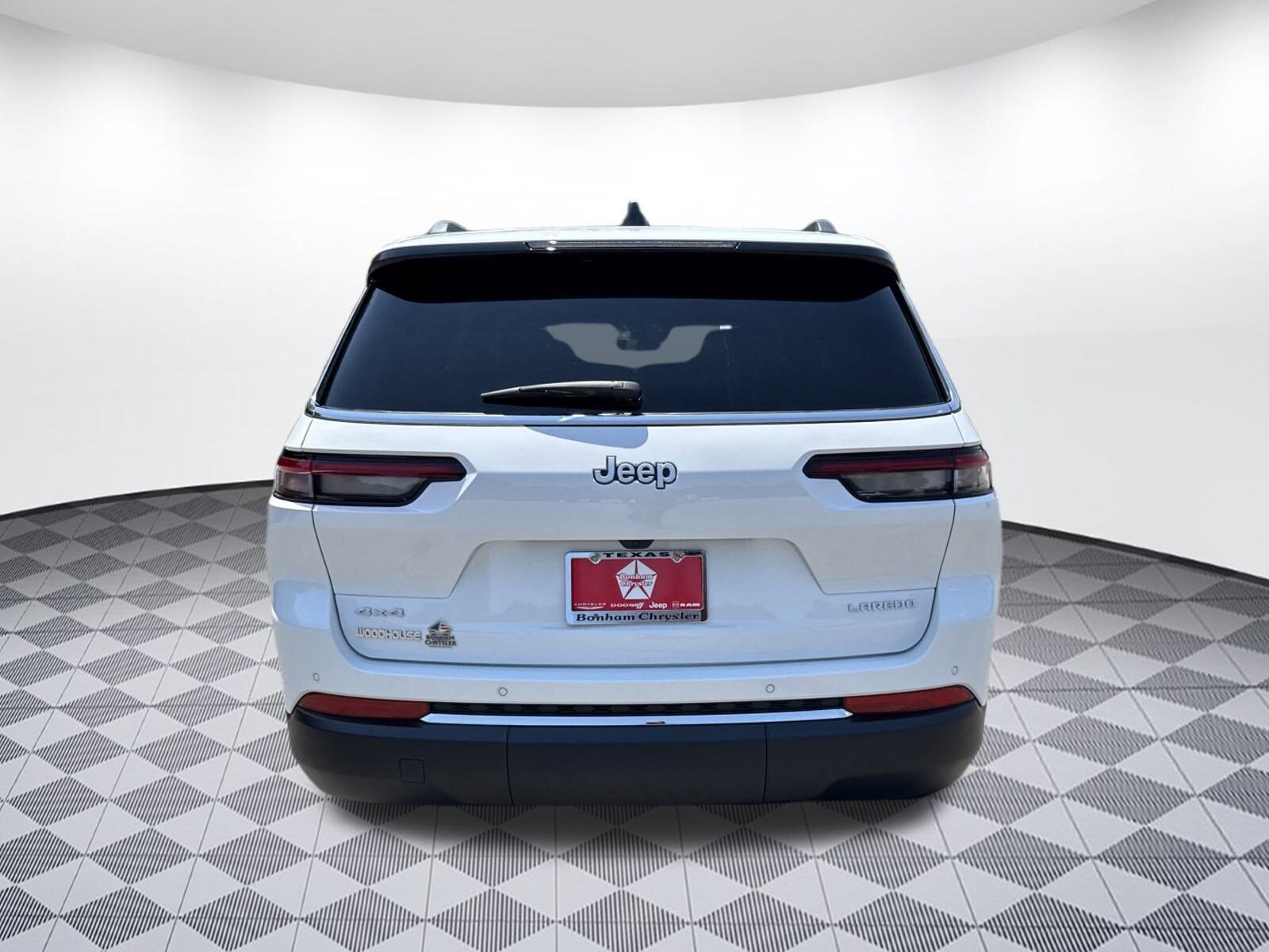 2025 Jeep Grand Cherokee Laredo photo 3