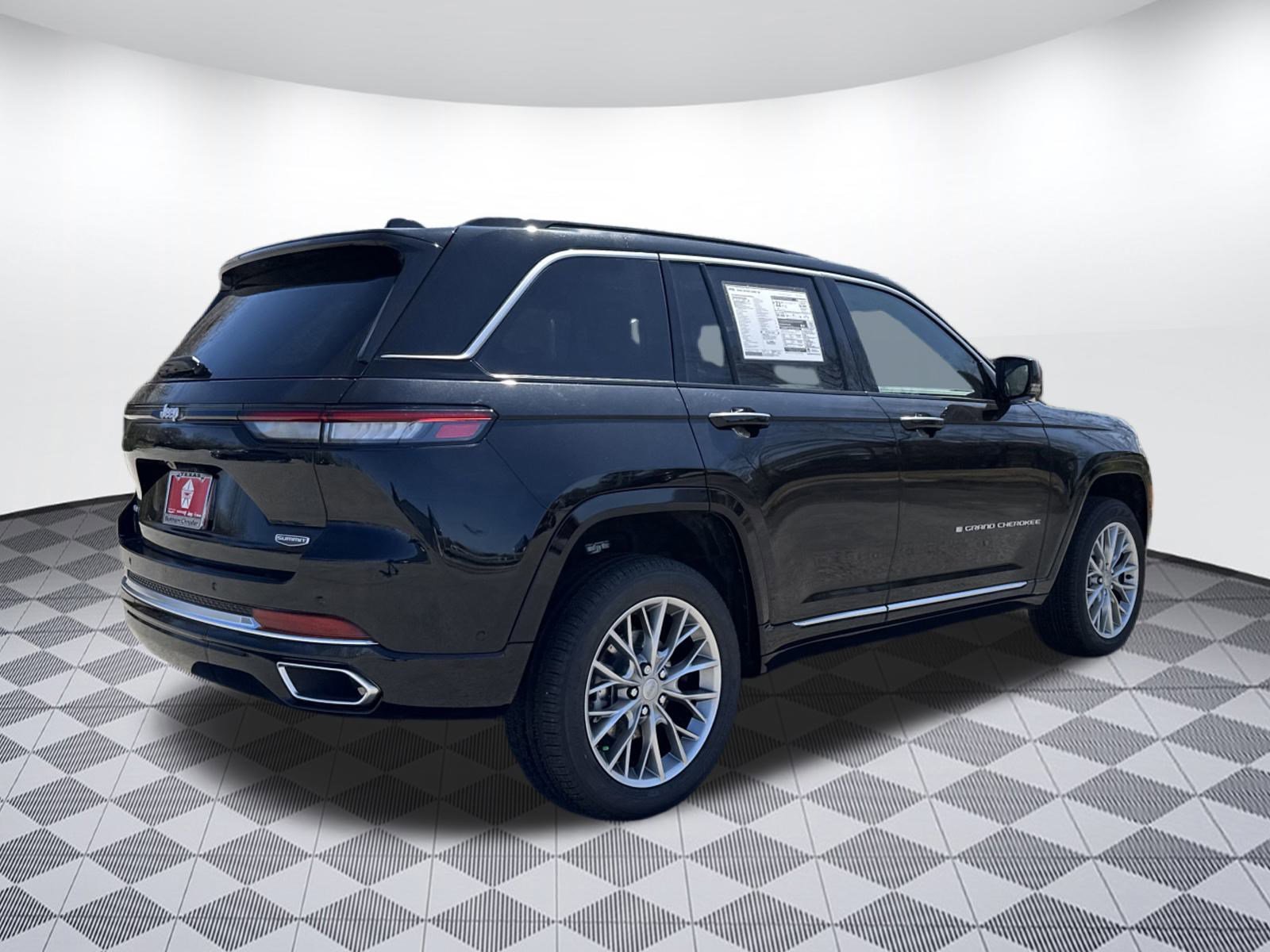 2025 Jeep Grand Cherokee Summit photo 3