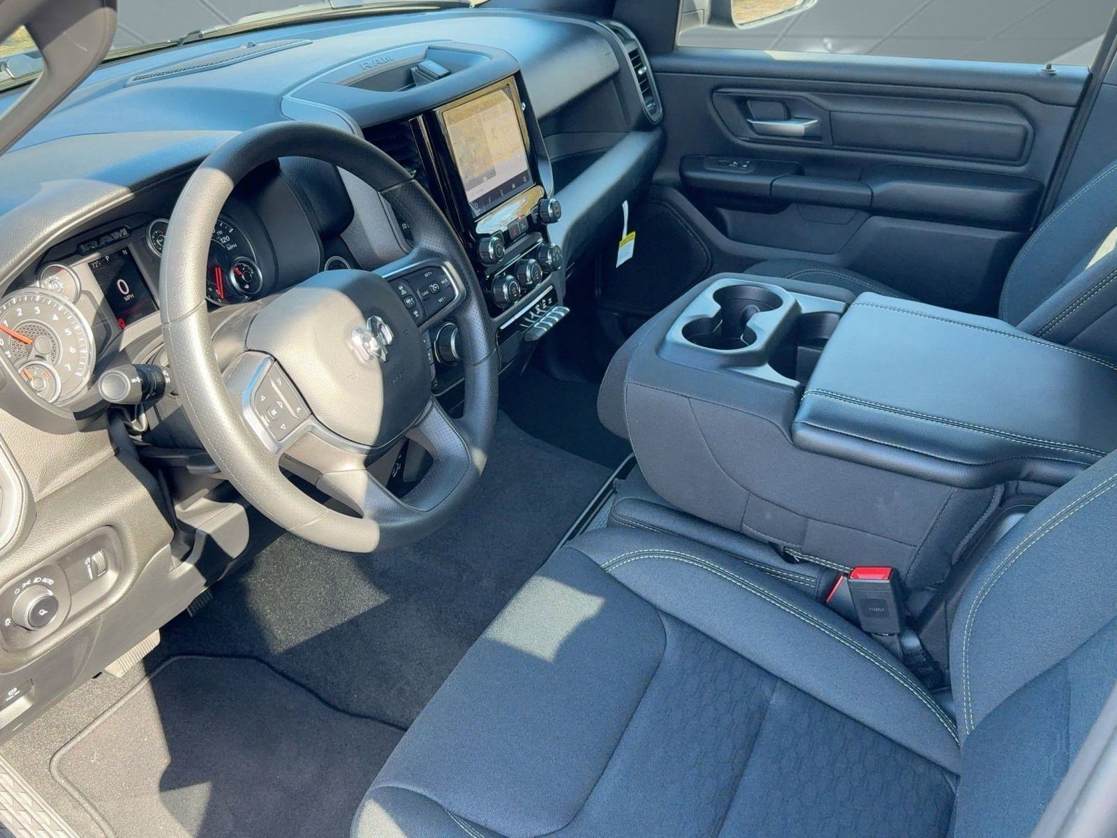 2025 Ram 1500 Tradesman photo 4