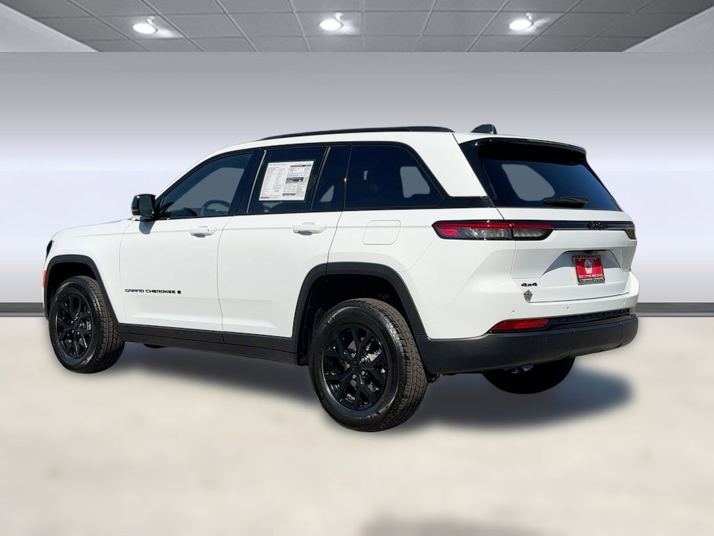 New 2025 Jeep Grand Cherokee Laredo