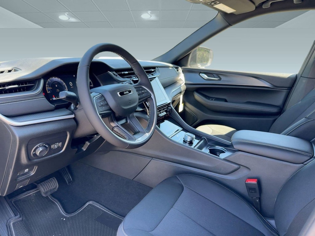 New 2025 Jeep Grand Cherokee L Laredo Laredo 4x2