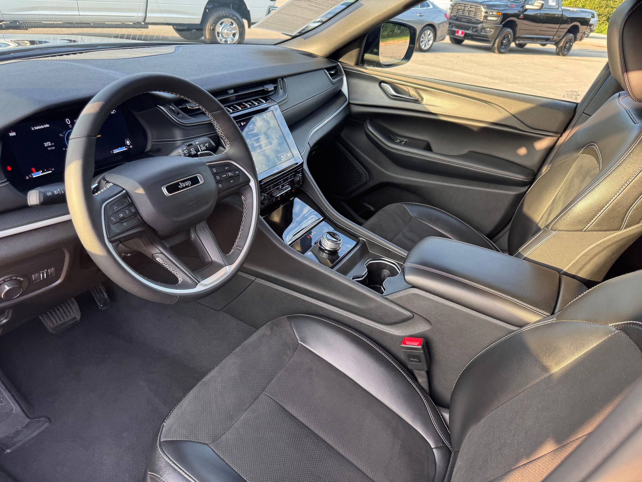 2024 Jeep Grand Cherokee Altitude photo 4