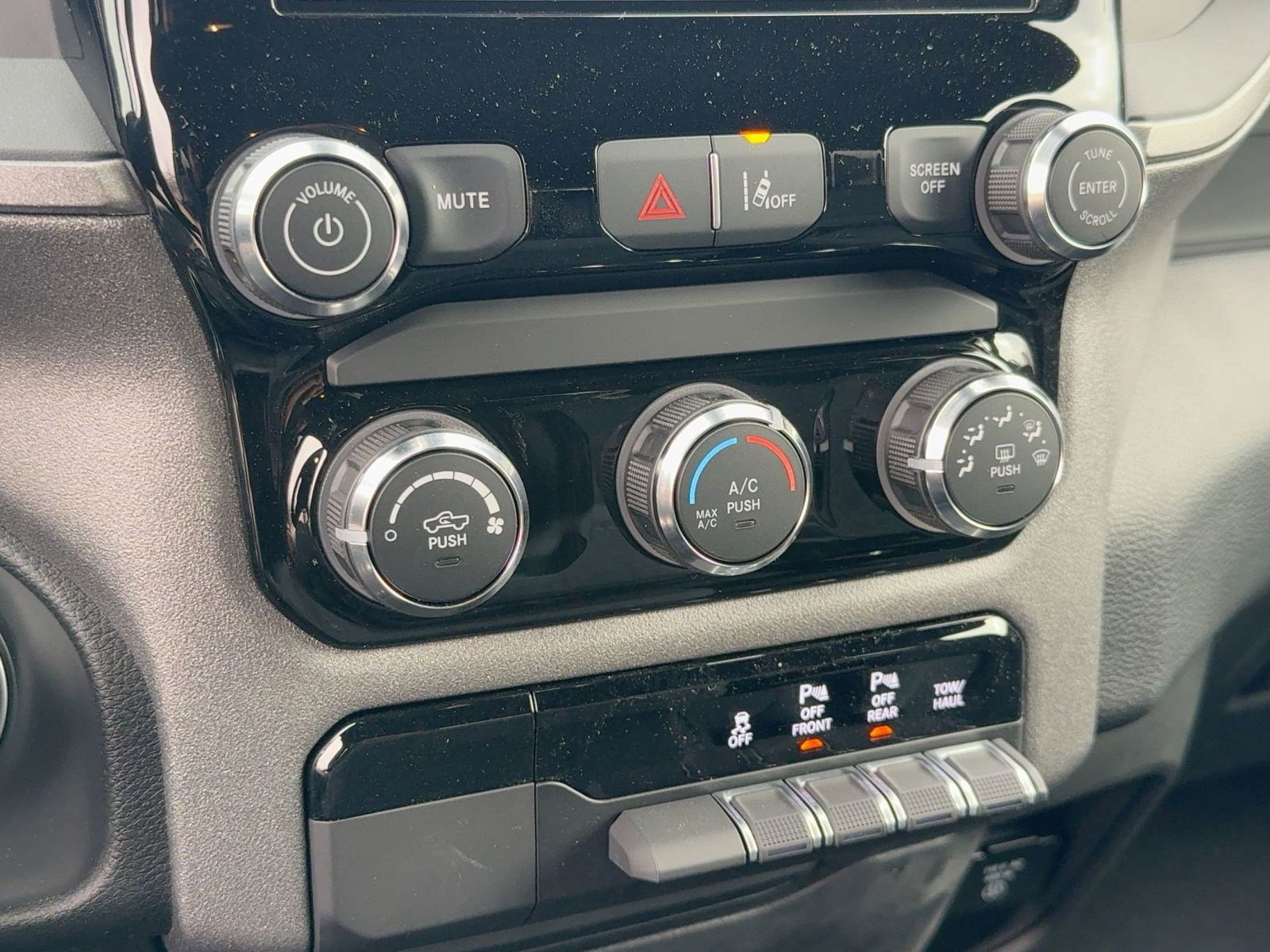 2025 RAM 1500 Tradesman - Photo 24