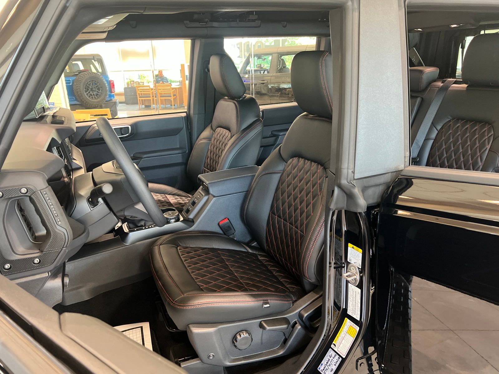 2025 Ford Bronco 4-Door Base - Photo 8