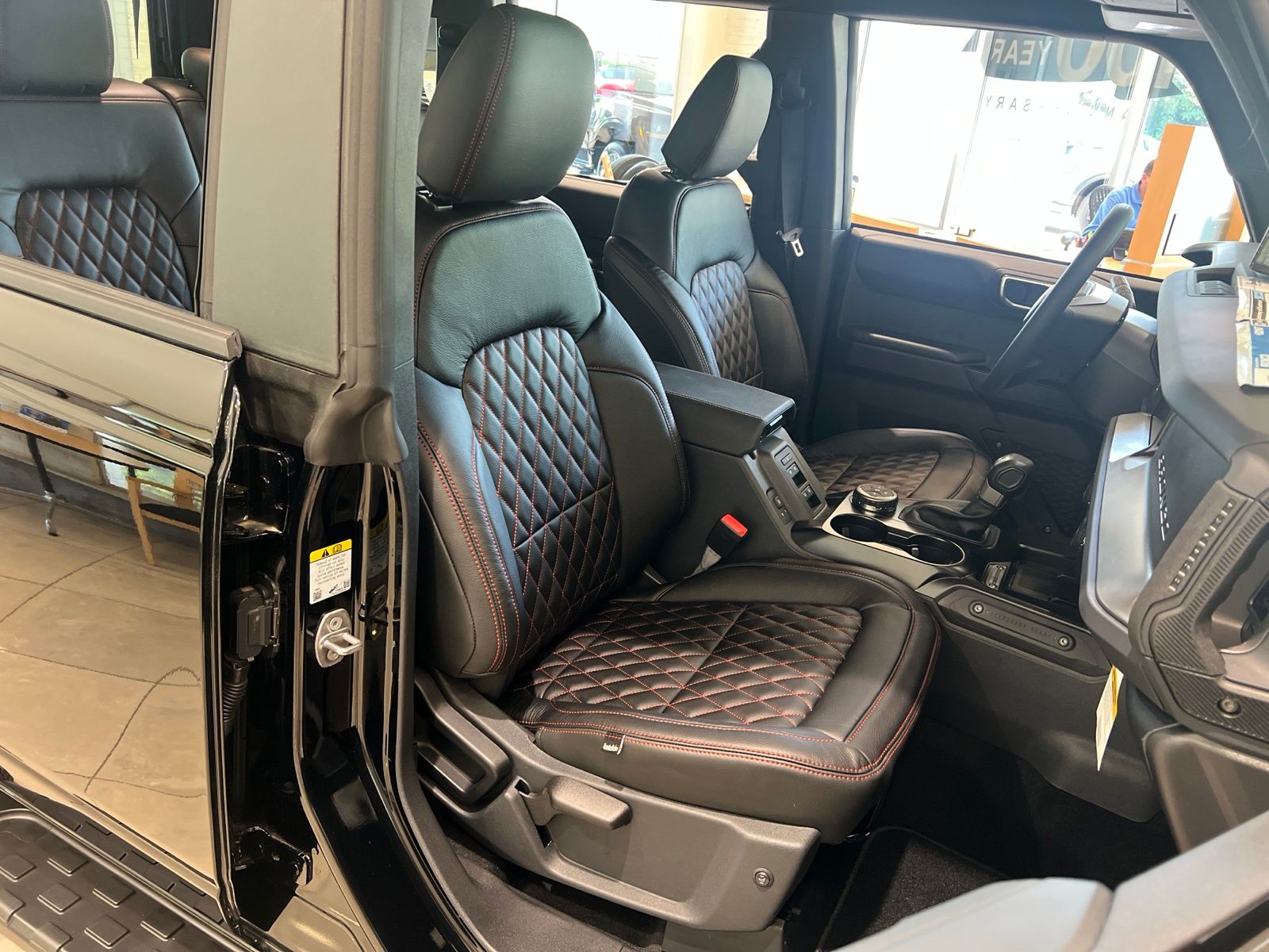 2025 Ford Bronco 4-Door Base - Photo 12