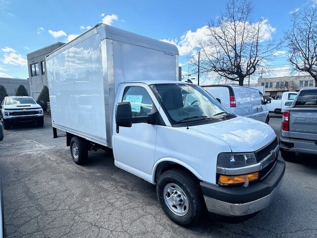 2024 Chevrolet Express 3500 Cutaway Van photo 2