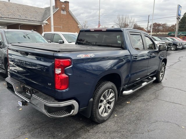 2022 Chevrolet Silverado 1500 LT photo 2